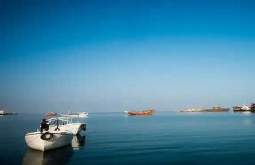 سوريا.. وفاة شخص وفقدان 3 آخرين إثر انقلاب قارب صيد في سواحل طرطوس (صور)