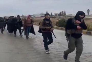 عناصر قسد يسلمون أنفسهم لقوات الجيش السوري في دير حافر بريف حلب