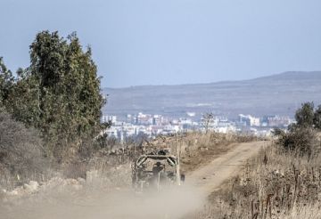 بالصور.. الجيش الإسرائيلي يداهم أحد المنازل ويفتش الأهالي في القنيطرة جنوب سوريا