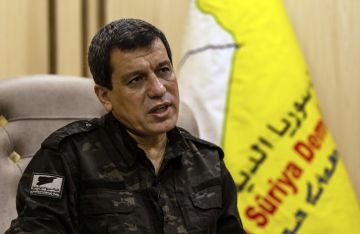 مظلوم عبدي: مخيم الهول يتعرض لهجمات عنيفة ودمشق لم تستجب لأي من مبادرات وقف إطلاق النار مظلوم عبدي: مخيم الهول يتعرض لهجمات عنيفة ودمشق لم تستجب لأي من مبادرات وقف إطلاق النار