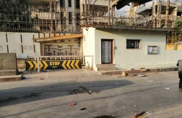 مؤيدو قسد يصبون غضبهم من أحداث حلب على مقر الأمم المتحدة في القامشلي السورية مؤيدو قسد يصبون غضبهم من أحداث حلب على مقر الأمم المتحدة في القامشلي السورية