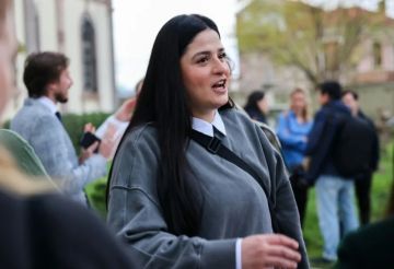 محكمة يونانية تبرئ الناشطة السورية سارة مارديني و23 متطوعا من تهم تهريب المهاجرين