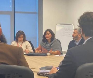 سوريا.. صورة لابنة آصف شوكت في اجتماع وزاري تثير ضجة سوريا.. صورة لابنة آصف شوكت في اجتماع وزاري تثير ضجة