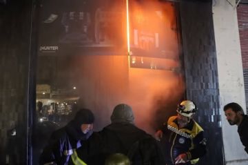 وفاة 3 مدنيين جراء اندلاع حريق في محل بحي العزيزية بحلب وفاة 3 مدنيين جراء اندلاع حريق في محل بحي العزيزية بحلب