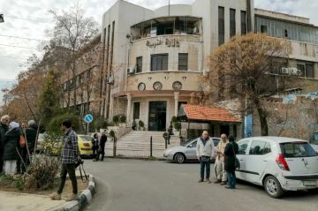 التربية تسمح بنقل الكوادر التعليمية في المناطق المحررة من سيطرة قسد