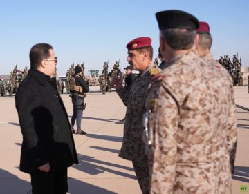 شياع السوداني يتفقد الحدود العراقية السورية ويزور قاعدة عين الأسد (صور) شياع السوداني يتفقد الحدود العراقية السورية ويزور قاعدة عين الأسد (صور)