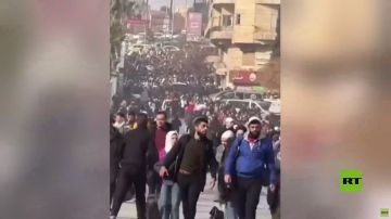 الجيش السوري يعلن أحياء في حلب منطقة عسكرية مغلقة الجيش السوري يعلن أحياء في حلب منطقة عسكرية مغلقة