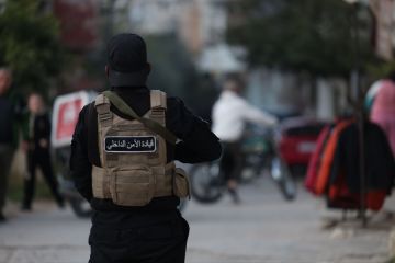 سوريا.. مقتل 4 عاملين في القطاع الصحي وإصابة آخر في هجوم مسلح أمام مشفى الكندي بمدينة حمص