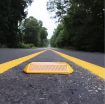 علامات الطريق الذكية.. أدوات صامتة لتعزيز السلامة المرورية علامات الطريق الذكية.. أدوات صامتة لتعزيز السلامة المرورية