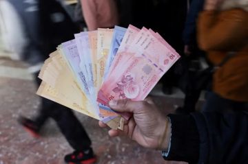 الليرة السورية تسجل تحسنا طفيفا مع ارتفاع أسعار الذهب