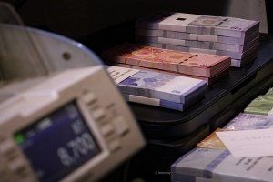 الليرة السورية الجديدة تدخل التداول رسميا وتفرض حضورها في إدلب والمناطق الخارجة عن التعامل بها الليرة السورية الجديدة تدخل التداول رسميا وتفرض حضورها في إدلب والمناطق الخارجة عن التعامل بها