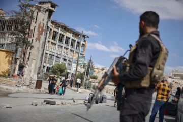 مجموعات كردية في حيي الشيخ مقصود و الأشرفية تعلن رفضها للتسليم و تدعو للنفير العام في حلب مجموعات كردية في حيي الشيخ مقصود و الأشرفية تعلن رفضها للتسليم و تدعو للنفير العام في حلب