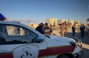 الأهالي يستجيبون لدعوة فض الاعتصام أمام سجن الاقطان في الرقة (فيديو)