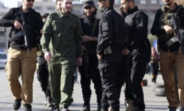 وكالة: سوريا تطالب لبنان بتسليم ضباط تابعين للنظام السابق