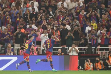 برشلونة حامل اللقب يبلغ نهائي كأس السوبر الاسبانية بخماسية بيضاء في شباك اتلتيك بلباو