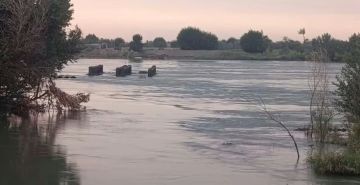 انغمار الجسر الترابي في الميادين بريف ديرالزور الشرقي انغمار الجسر الترابي في الميادين بريف ديرالزور الشرقي
