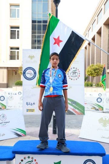 إبراهيم خاروف يحرز الميدالية الذهبية في البطولة العربية للدراجات لذوي الهمم