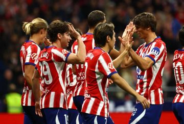 اتلتيكو مدريد يشدد الضغط على برشلونة المتصدر وفياريال يقلب الطاولة على فالنسيا