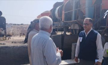 مدير صناعة دير الزور يتفقد مجبل الأسفلت في مدينة هجين لاستكمال إجراءات منحه السجل الصناعي مدير صناعة دير الزور يتفقد مجبل الأسفلت في مدينة هجين لاستكمال إجراءات منحه السجل الصناعي