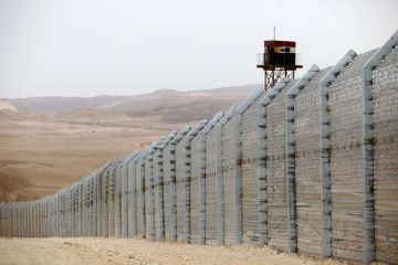 إسرائيل تنفذ خطة على حدود 4 دول عربية إسرائيل تنفذ خطة على حدود 4 دول عربية