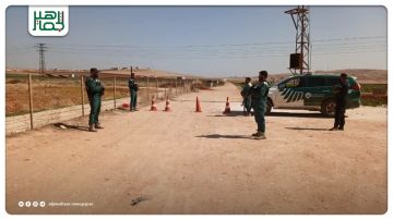 انتشار أمني ميداني في قرية الهضبة جنوب حلب، مع إغلاق الطرق المؤدية إلى موقع التفجـ ـيرات المقررة بعد قليل، حفاظا على السلامة العامة وضمانا للاستجابة الفورية لأي طارئ. انتشار أمني ميداني في قرية الهضبة جنوب حلب، مع إغلاق الطرق المؤدية إلى موقع التفجـ ـيرات المقررة بعد قليل، حفاظا على السلامة العامة وضمانا للاستجابة الفورية لأي طارئ.
