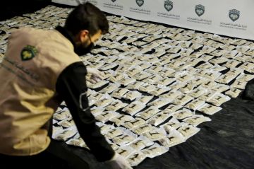 ادارة مكافحة المخدرات تحبط تهريب مواد مخدرة متجهة الى السعودية عبر معبر نصيب ادارة مكافحة المخدرات تحبط تهريب مواد مخدرة متجهة الى السعودية عبر معبر نصيب