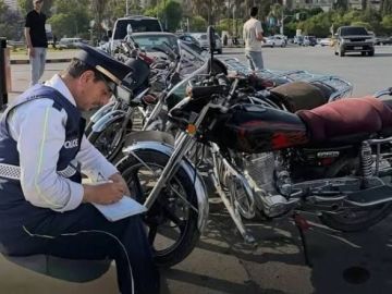 حجز دراجات نارية مخالفة في مدينة الميادين