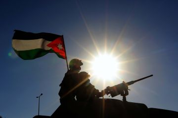 الجيش الأردني: نفذنا عملية استهدفت أوكار عناصر تنظيمات إرهابية في جنوب سوريا ترتبط بمنفذي هجوم الكرك الجيش الأردني: نفذنا عملية استهدفت أوكار عناصر تنظيمات إرهابية في جنوب سوريا ترتبط بمنفذي هجوم الكرك