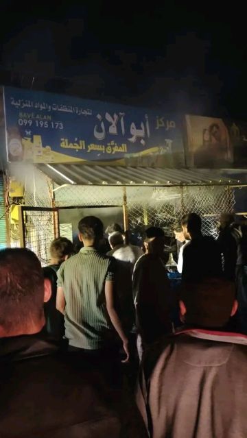 حريق في دكان للأدوات المنزلية وأهالي الجوادية يتكاتفون لإخماده دون إصابات حريق في دكان للأدوات المنزلية وأهالي الجوادية يتكاتفون لإخماده دون إصابات