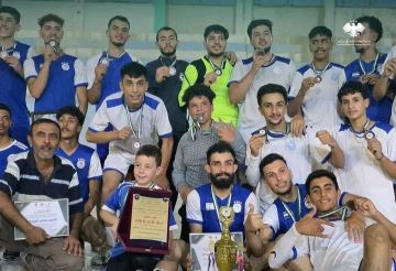 رئيس اتحاد كرة اليد يكرم لاعبي الفتوة تقديرا لإنجازهم في بطولة الأمل رئيس اتحاد كرة اليد يكرم لاعبي الفتوة تقديرا لإنجازهم في بطولة الأمل