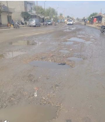 أهالي مدينة الشحيل يطلقون نداء استغاثة بسبب تضرر الطرق مع أولى الأمطار