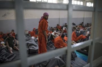 من سجون قسد إلى المحاكم العراقية.. لماذا تتمسك بغداد بآلاف المشتبه بهم؟ من سجون قسد إلى المحاكم العراقية.. لماذا تتمسك بغداد بآلاف المشتبه بهم؟