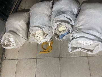 الجيش اللبناني يعلن ضبط مواد متفجرة قرب الحدود مع سوريا الجيش اللبناني يعلن ضبط مواد متفجرة قرب الحدود مع سوريا