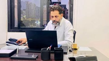تعيينه أثار جدلا... استقالة المستشار الاعلامي لنقابة الفنانين وتحقيقات بشأن الاتهامات الموجهة له تعيينه أثار جدلا... استقالة المستشار الاعلامي لنقابة الفنانين وتحقيقات بشأن الاتهامات الموجهة له