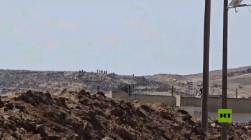 مشاهد لدبابات ومركبات إسرائيلية تتوغل بريف القنيطرة السورية من جديد مشاهد لدبابات ومركبات إسرائيلية تتوغل بريف القنيطرة السورية من جديد