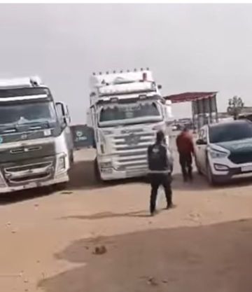 ضبط 3 شاحنات محملة بالتنر عند حاجز الـ47 بالشدادي والتحقيقات تبحث وجهة الشحنة ضبط 3 شاحنات محملة بالتنر عند حاجز الـ47 بالشدادي والتحقيقات تبحث وجهة الشحنة