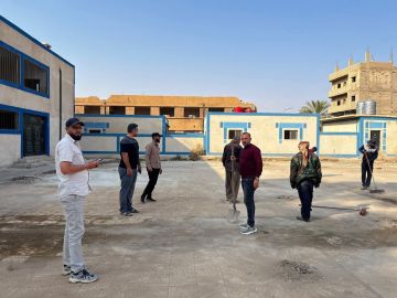 بدء أعمال التنظيف تمهيدا لافتتاح الثانوية العامة للبنات في مدينة العشارة بدء أعمال التنظيف تمهيدا لافتتاح الثانوية العامة للبنات في مدينة العشارة