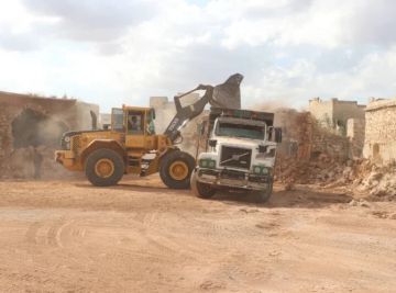 إزالة مئات آلالف الأمتار المكعبة من الأنقاض في حلب إزالة مئات آلالف الأمتار المكعبة من الأنقاض في حلب