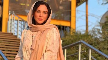 سلاف فواخرجي ترد على منتقدي ظهورها بالحجاب: الاحترام لا ينتقص من الحرية