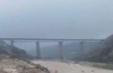 الأمطار الغزيرة تتسبب في سيول جارفة شمال غرب سوريا وتحيي نهرا تاريخيا