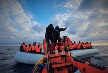 إيطاليا.. إنقاذ 220 مهاجرا أبحروا من ليبيا