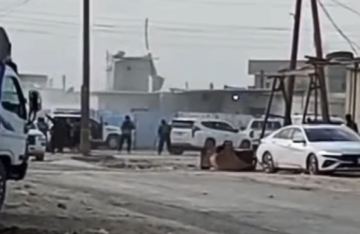 سوريا.. اشتباكات بين عناصر حاجز السباهية بالرقة ومجهولين وسقوط قتلى وجرحى من الأمن العام (فيديوهات) سوريا.. اشتباكات بين عناصر حاجز السباهية بالرقة ومجهولين وسقوط قتلى وجرحى من الأمن العام (فيديوهات)