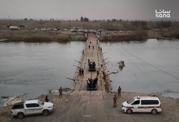 الجيش السوري يفتتح جسرا مؤقتا على نهر الفرات في دير الزور (صور)