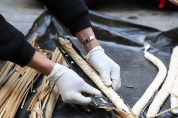 إحباط تهريب شحنة مخدرات مخبأة بأحذية وسروج خيل الى السعودية