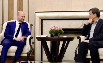 عبدي ووزير الخارجية الفرنسي يبحثان الاتفاق مع دمشق ومكافحة داعش