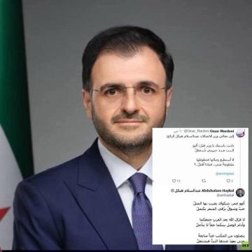 وزير الاتصالات السوري يرد شعرا على عاشق يعاني انقطاع النت عند حبيبته وزير الاتصالات السوري يرد شعرا على عاشق يعاني انقطاع النت عند حبيبته