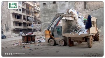 تواصل مديرية النظافة في مدينة حلب أعمالها منذ ساعات الصباح الباكر اليوم الجمعة، حيث شملت الأعمال تنظيف وغسيل الشوارع، ورفع القمامة، وإفراغ الحاويات في عدد من أحياء المدينة.