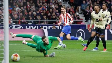 أتلتيكو مدريد يسقط برشلونة حامل اللقب برباعية نظيفة ويضع قدماً في نهائي كأس إسبانيا