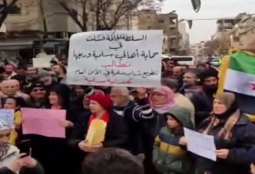 سوريا.. احتجاج في ريف حماة ومطالبة بضبط السلاح المنفلت وحماية المدنيين (فيديو)