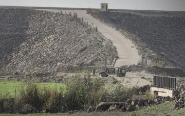 قوات الاحتلال تعتقل ثلاثة شبان من قرية بريقة بريف القنيطرة الجنوبي قوات الاحتلال تعتقل ثلاثة شبان من قرية بريقة بريف القنيطرة الجنوبي